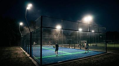 Нічні ігри: Падел під софітами — новий вечірній тренд Харкова